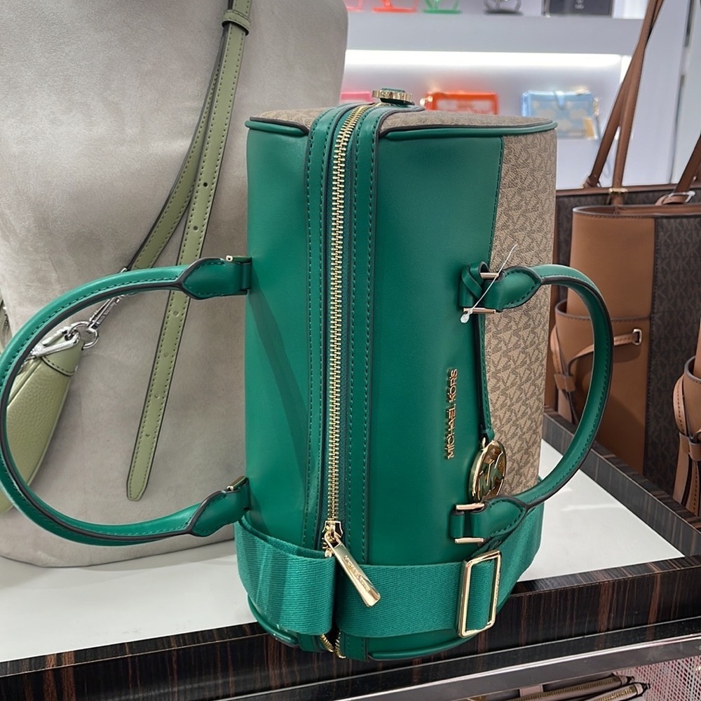 Michael Kors med Duffel Travel - Leather/Coated
PALMETTO GREEN
MD DUFFLE - Picture 9 of 16